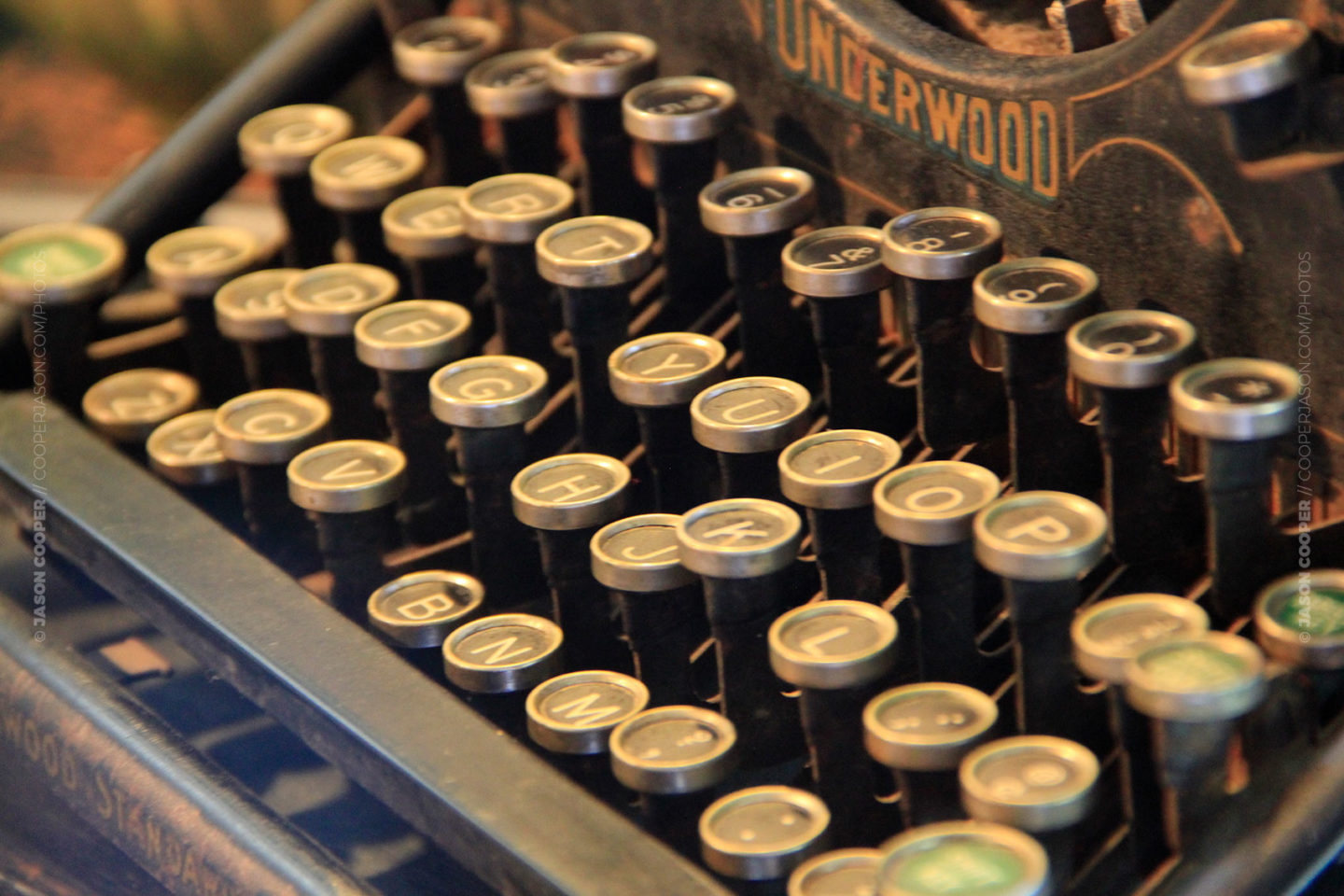 photo of an antique underwood typewriter